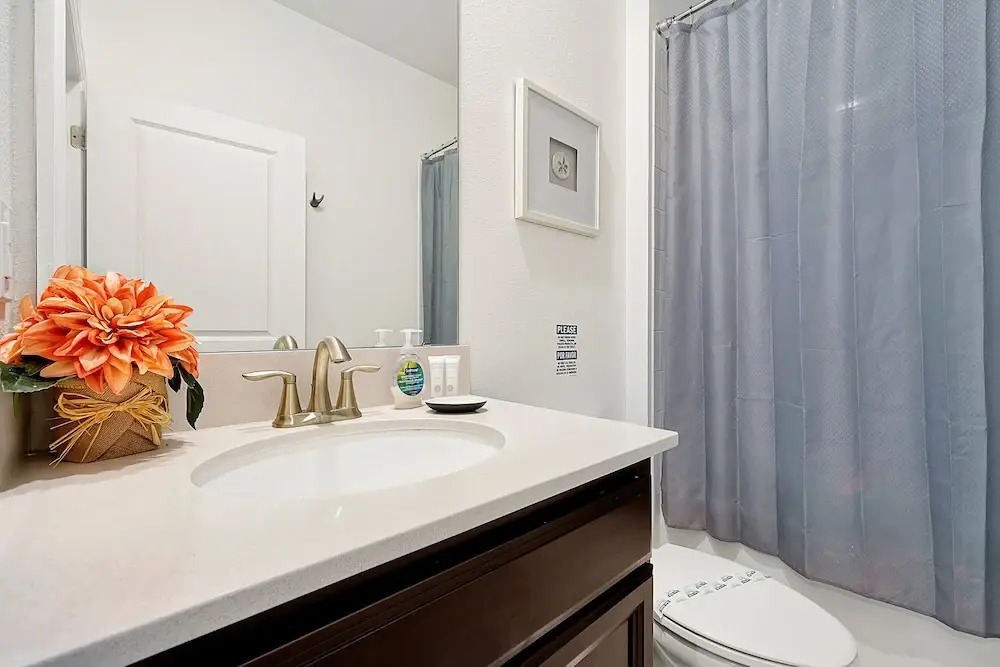 1085 Leader ST, Davenport,5 BED