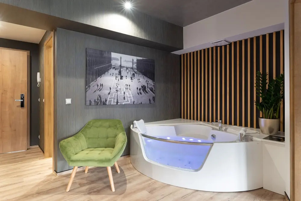 Onyx Luxury Sarvar