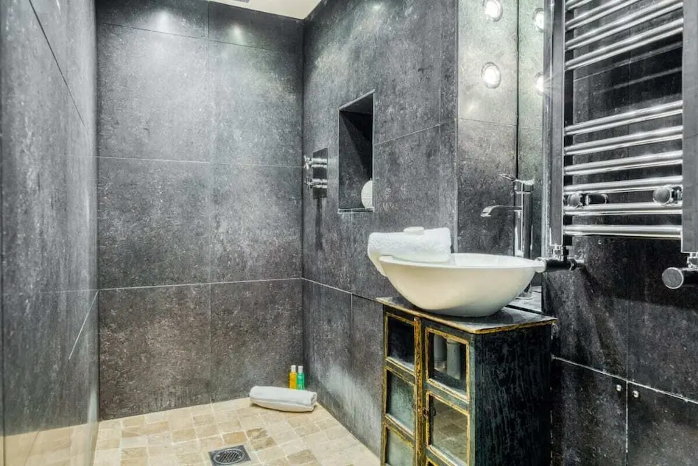 2bed w/ Covered Patio, 5 Mins to Paddington Stn