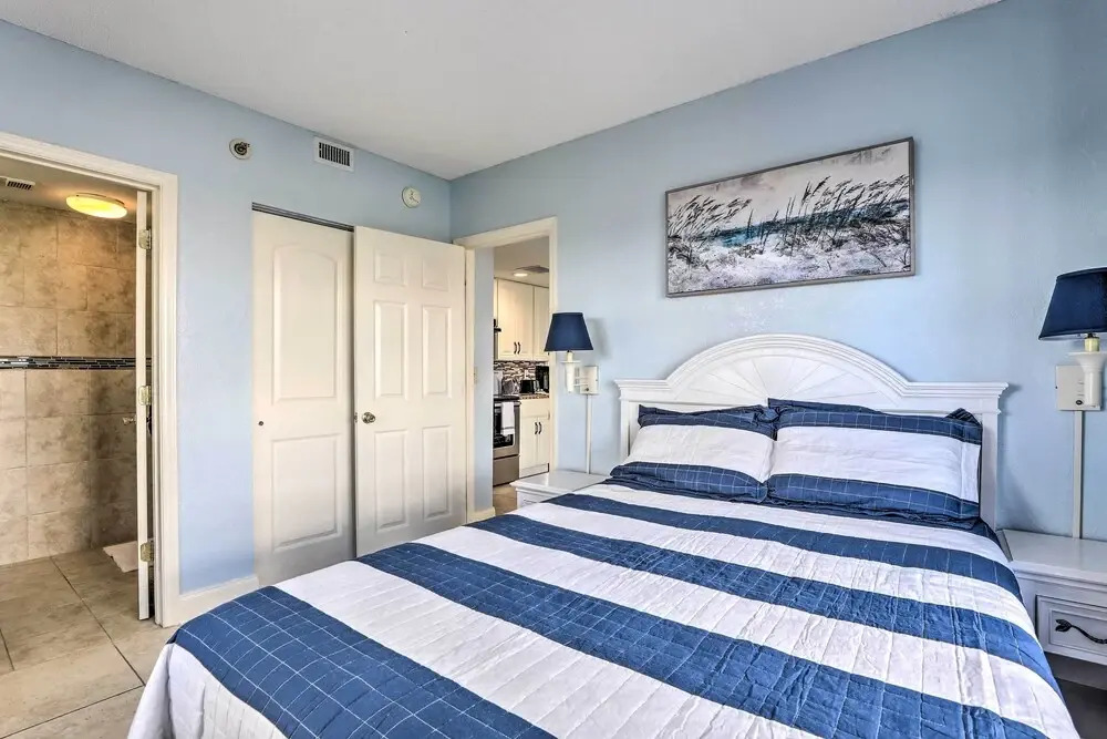Orlando Condo w/ Balcony: 1.3 Miles to Universal!