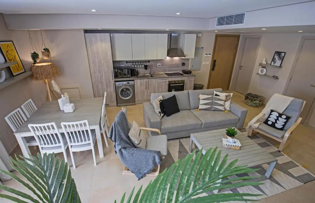 A Stunning Seaview Penthouse; 3bedrooms + Nanny