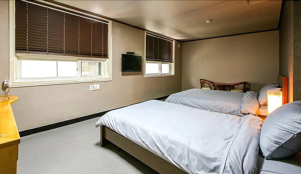 Seven Motel