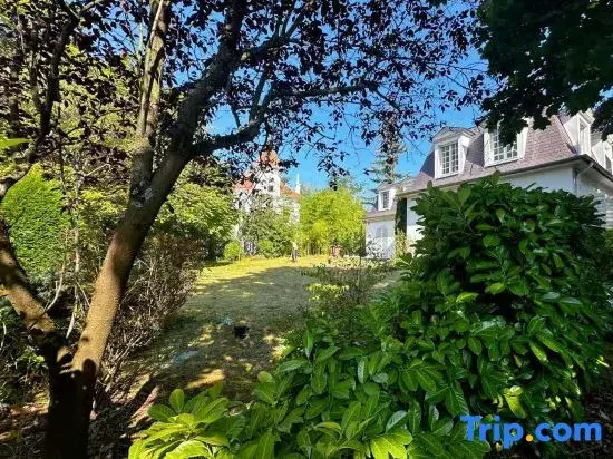 Signature Residence – 5-Bedroom Detached House 1000 m², 15 min to Paris by Metro