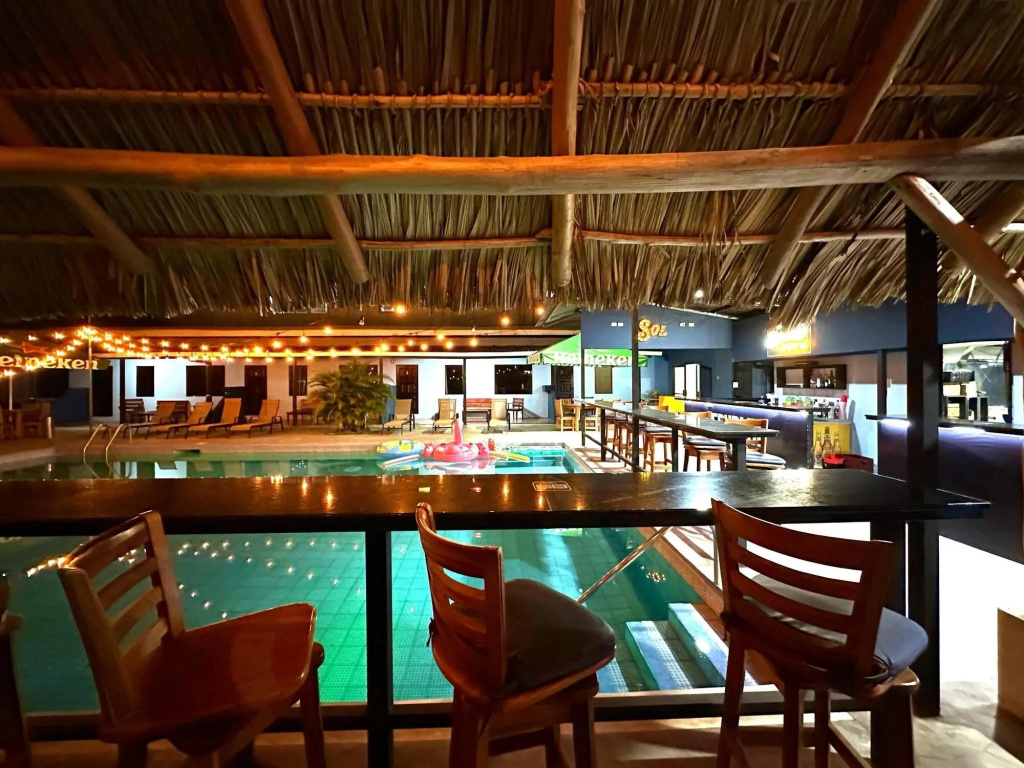 Republik Hotel, Bistro and Disco on Site