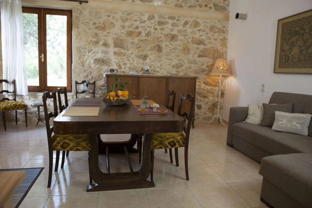 Cretan cottage of 1900 with beautiful olive yard