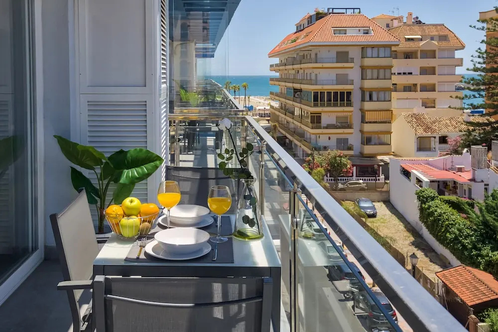 Sur Suites La Dorada, centricos soleados a pocos metros de la Playa y con Parking Opcional