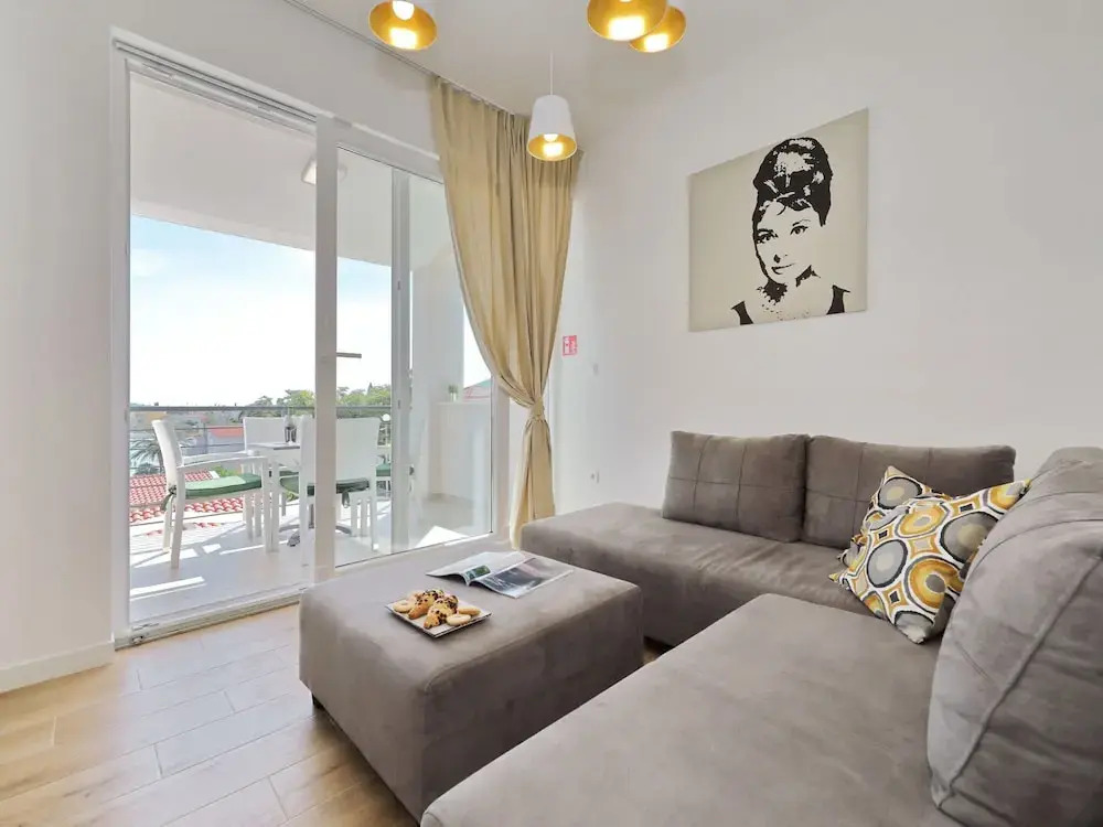 Apartment on Ugljan With Pool & Sandy Beach