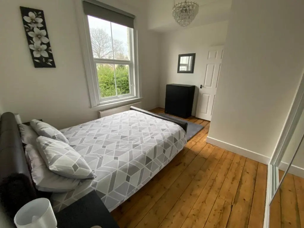 Lovely 2 Bedroom Flat Wifi Close to the beach