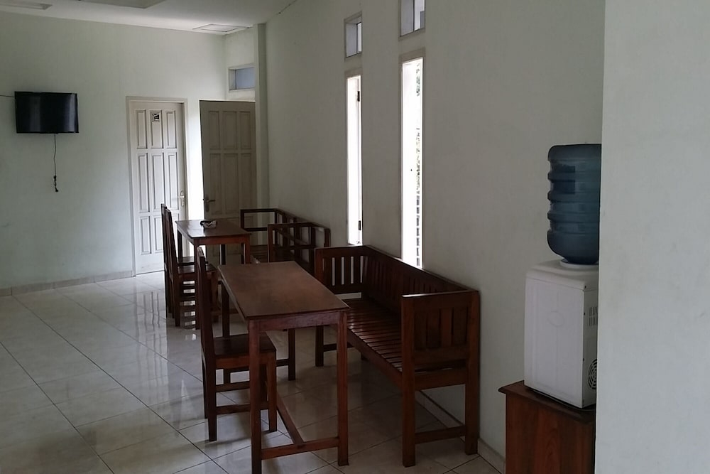 Hotel O Sawang Sana Motel Syariah Near SMAN 1 Sangkapura