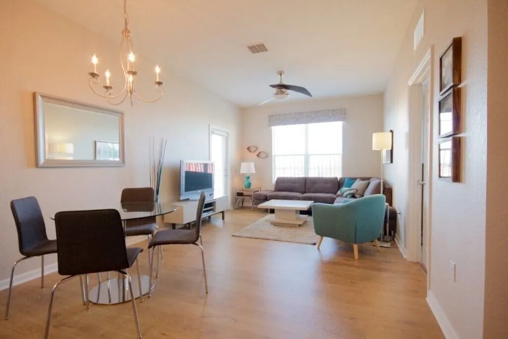 Executive Penthouse 3 Bedroom Condo by RedAwning