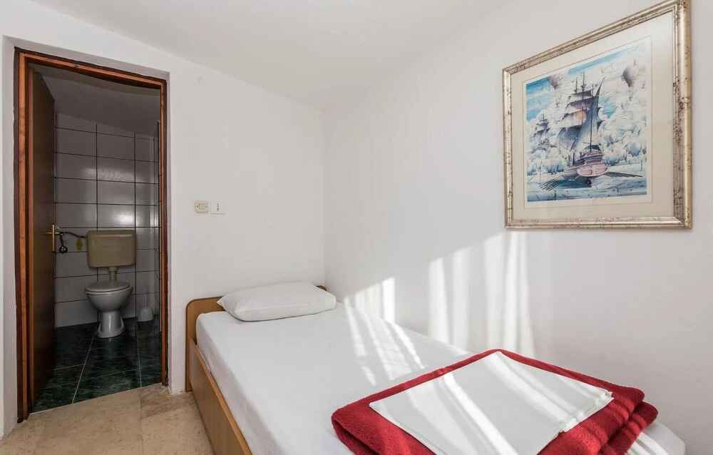 Amazing Apartment in Banjol With 1 Bedrooms and Wifi