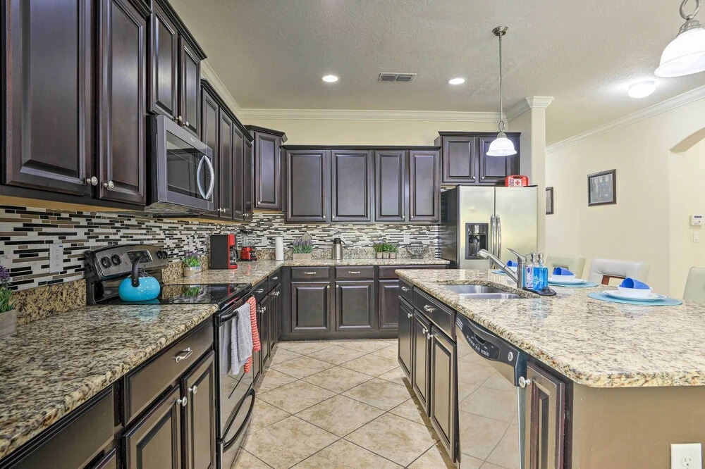 Poolside Oasis in Paradise Palms: 6 Mi to Disney!