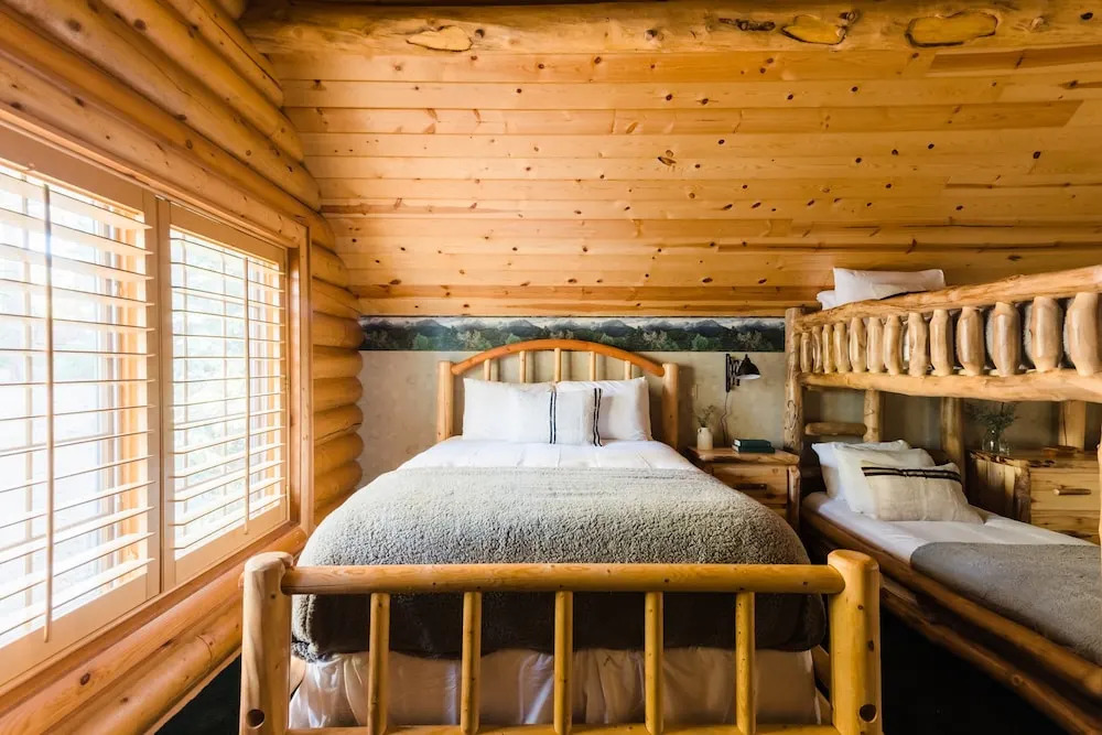 Grizzly by Avantstay Rustic Big Bear Cabin w/ Hot Tub & Pool Table
