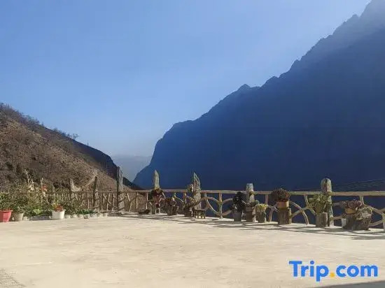 A lodge in Tiger Leaping Gorge where you can forget your worries and leave the outside world behind