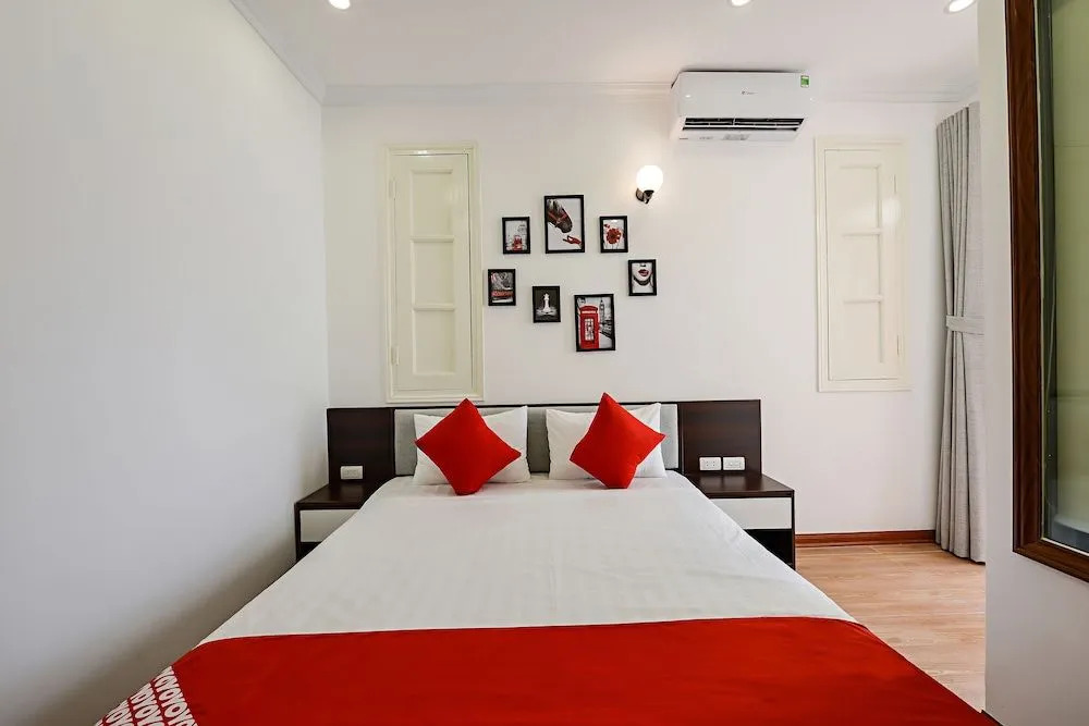OYO 332 Moon Villa Hotel