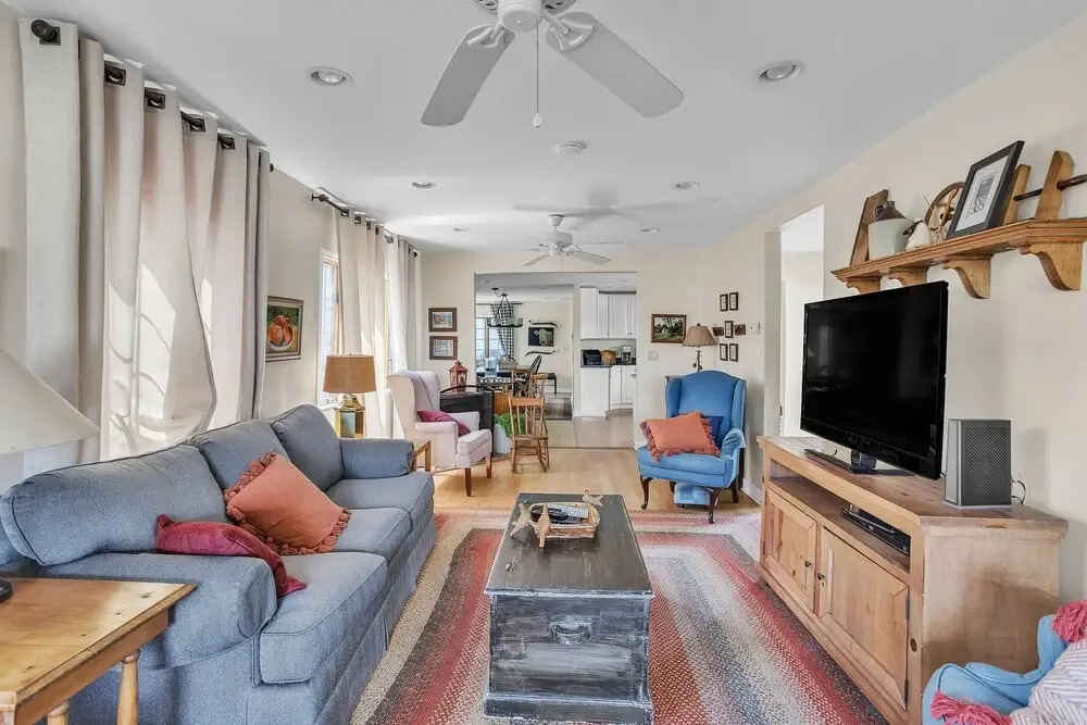 Home Port - Spacious Retreat In Prime Location 4 Bedroom Home