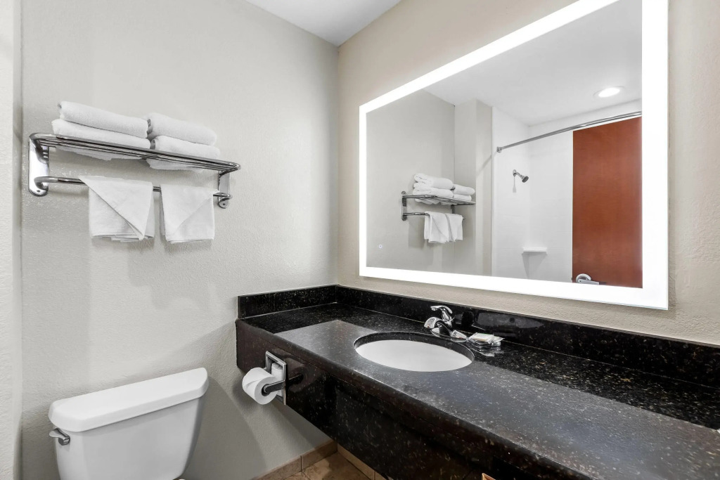 Days Inn & Suites by Wyndham Lakeland