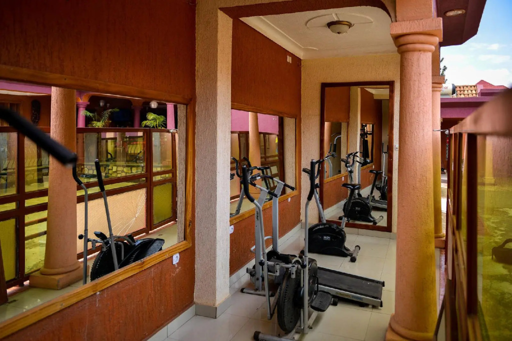 Cari Hotel