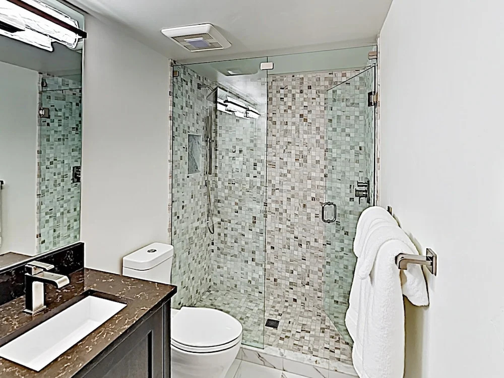 New Listing! Modern Mountain Ski W/ Balcony 3 Bedroom Condo