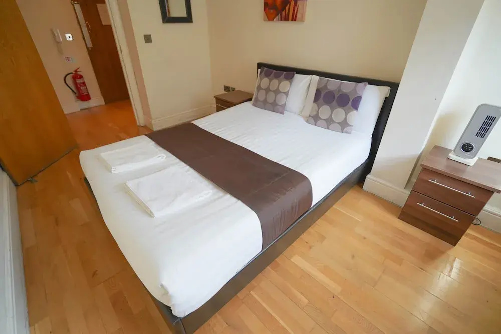 Cosy 2-bed 2 Bathroom Apartment in London