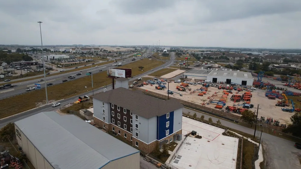 Texas Bungalows Hotel and Hotel Que at i35 Austin Pflugerville