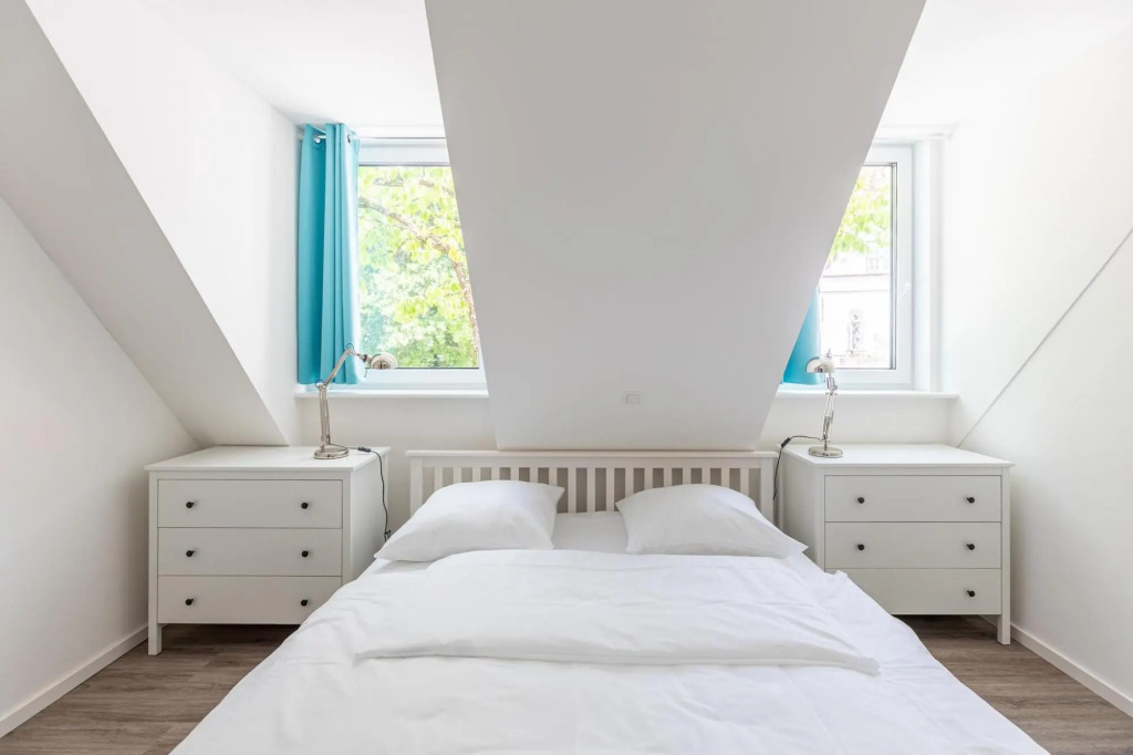 Tastefully furnished, modern and light-flooded apartment.