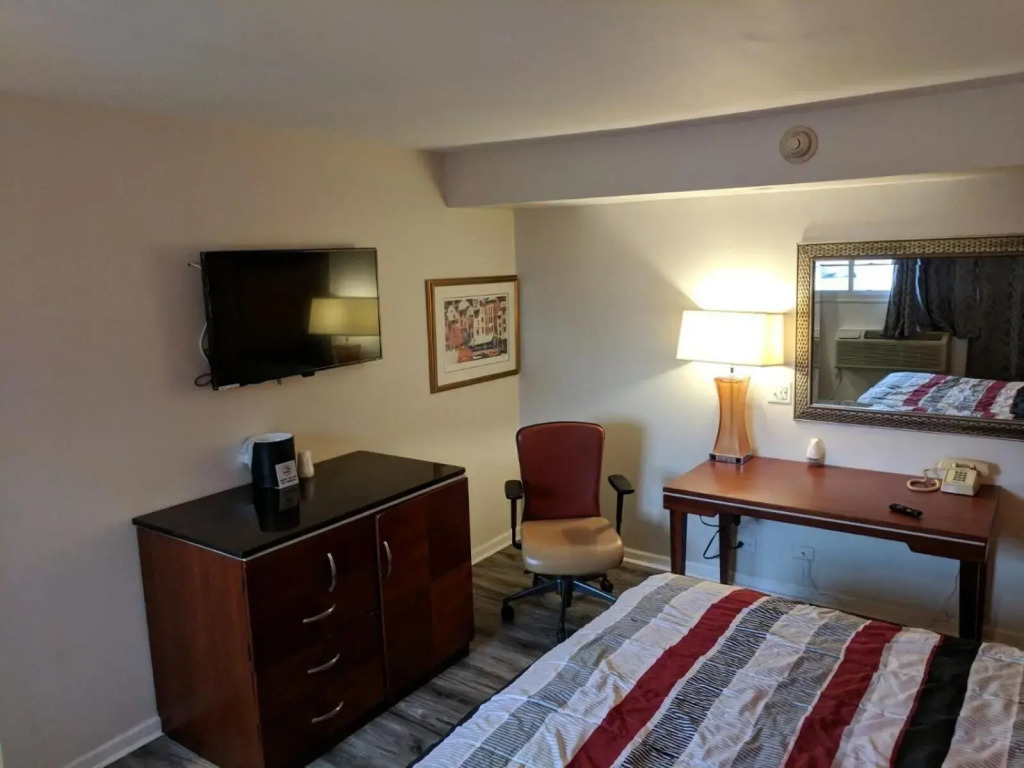 Skylark Motel