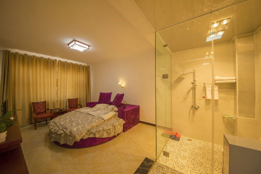 LV QI Hotel