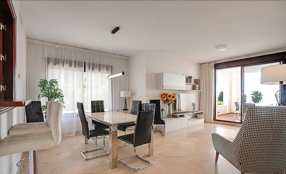 3 bedroom apartment garden and sea view