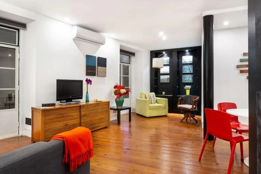 ALTIDO Bold & colourful 1-bed flat at the heart of Chiado, nearby Carmo Convent