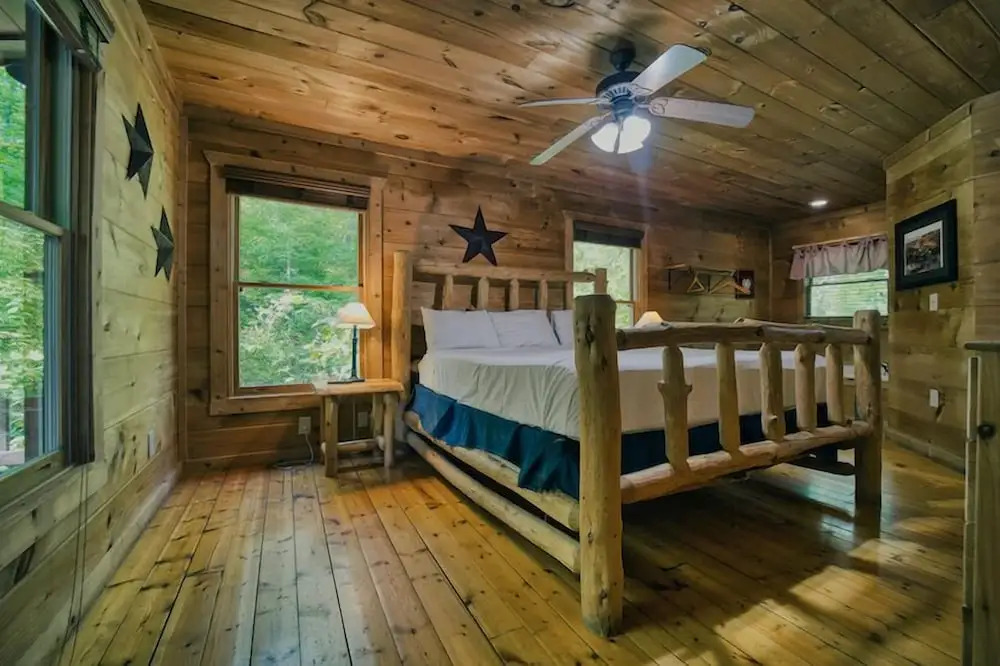 Cabin in Nature w/ Hot Tub & Games!