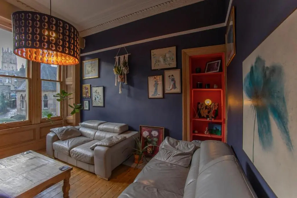 2 Bed in great location 15-20 Minutes walk to SEC