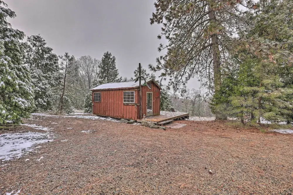 Creekside Cabin 8 Mi to Kings Canyon National Park
