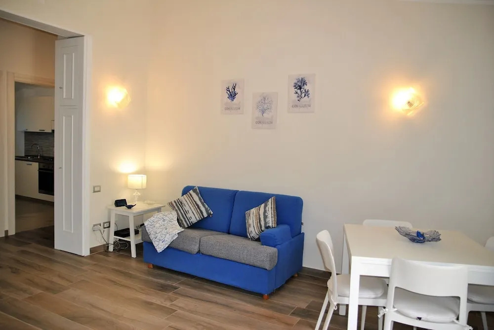 Dinky Home Air-conditioned Penthouse With sea View Terrace