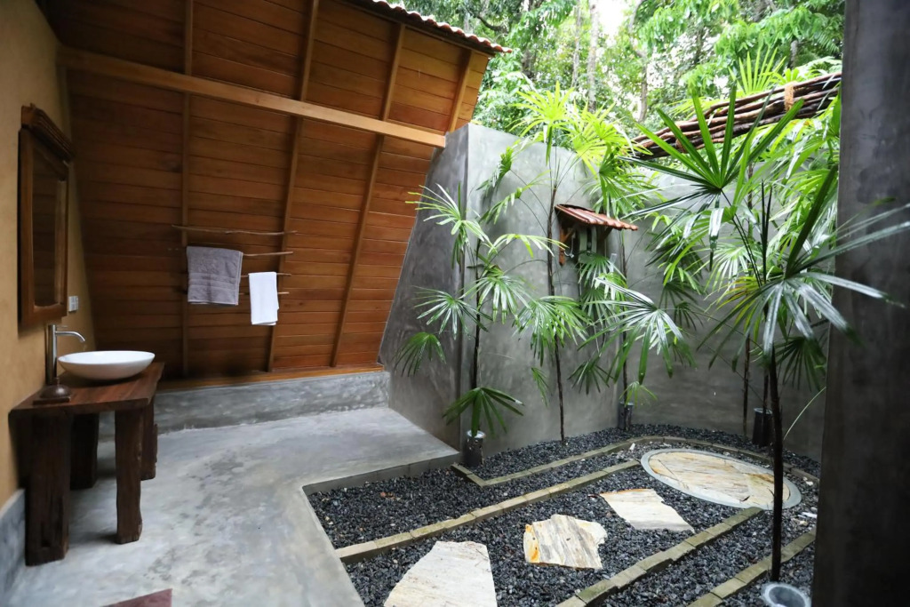 Cinnamon Paradise Flower Room