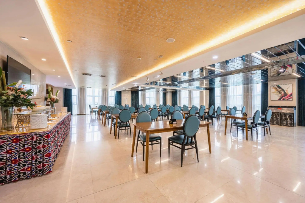Xinjiang Runjin International Hotel (Kuitun Meimei Park)