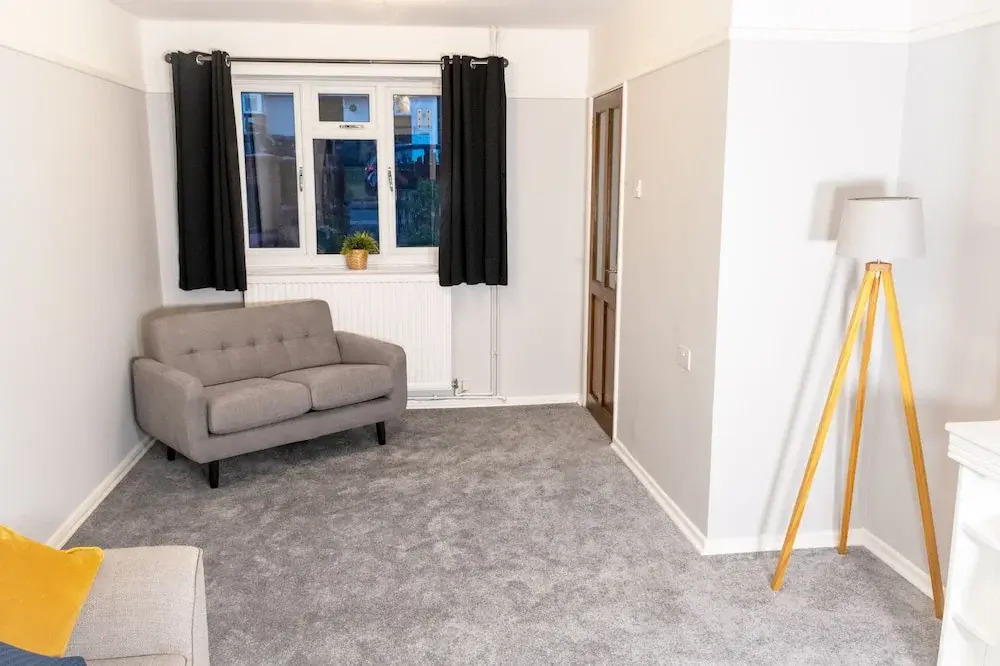 Catsbrook House - Sleeps 7 - Business Travellers Accommodation