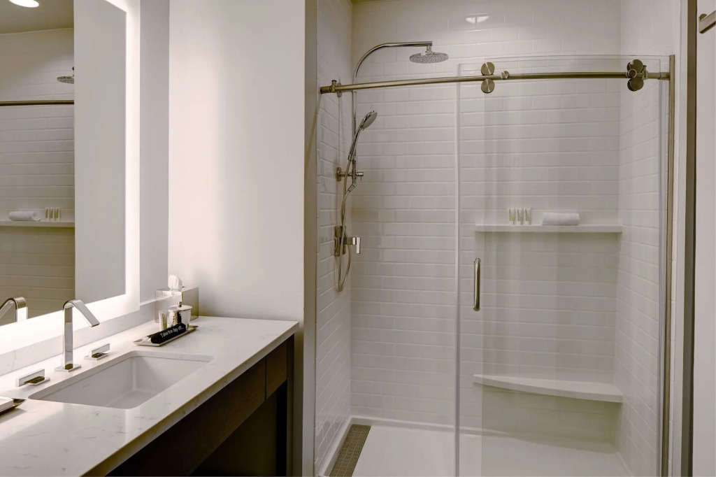 Archer Hotel Boston/Burlington