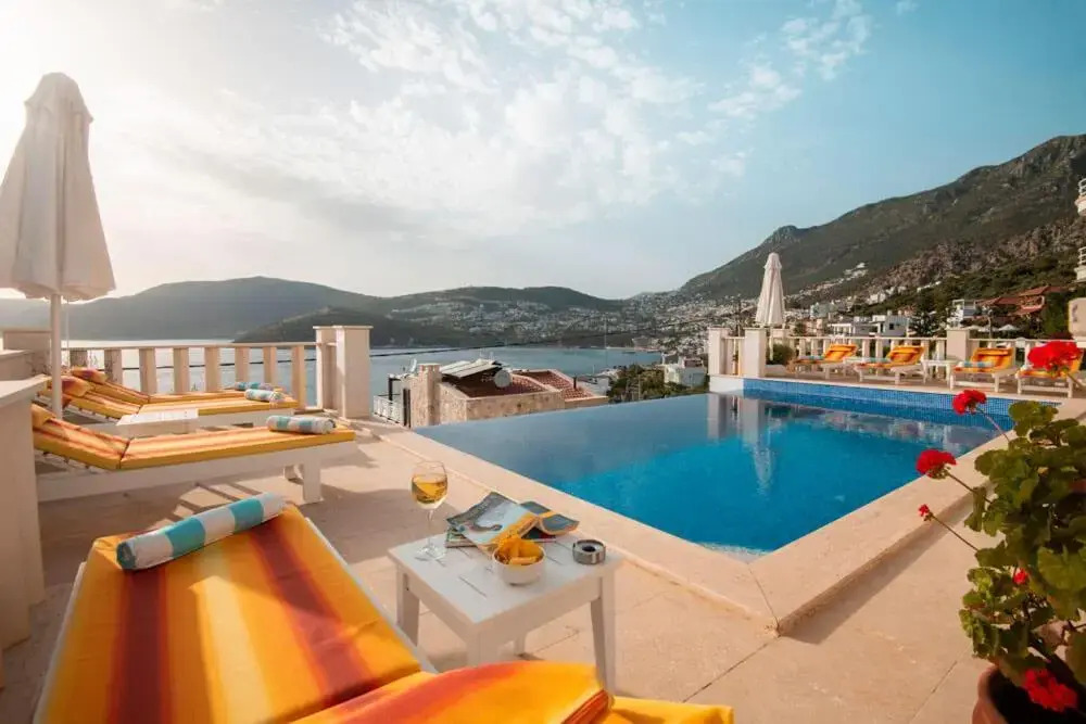 Ketchy Villa , Sleeps 14 , Infinity pool , Wifi , Sunset