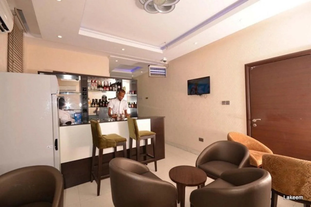 Lakeem Suites - Agboyin Surulere