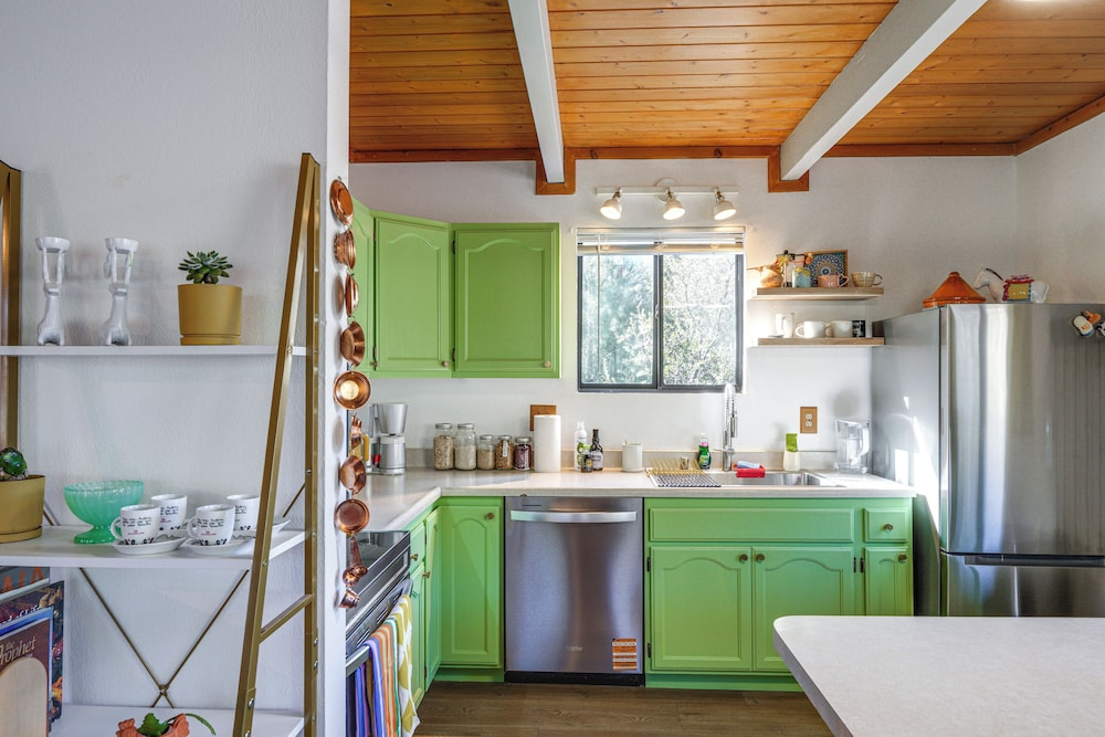 Mtn Views Near Hiking: Pine Mountain Club Getaway!