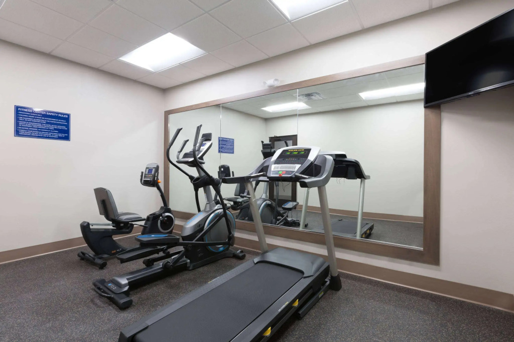 Days Inn & Suites by Wyndham Houston NW Cypress