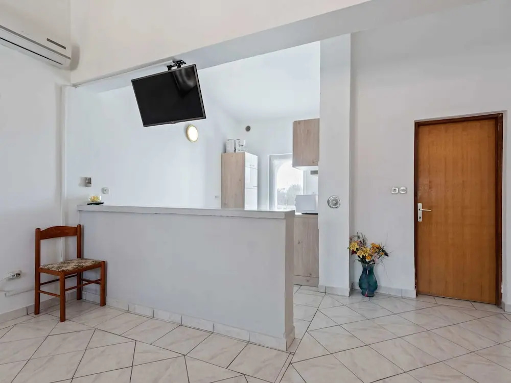 Modern Apartment in Vir With Balcony