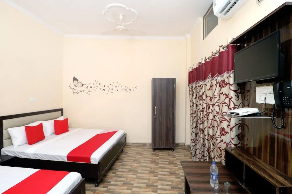 Oyo 39626 Rj Royal Guest House