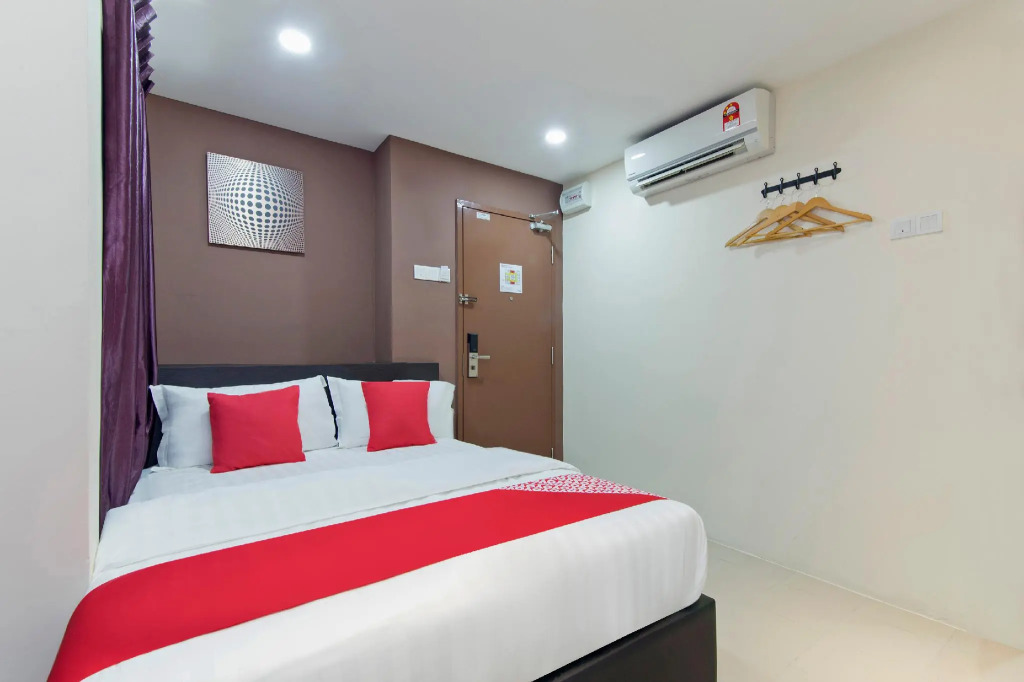 Super OYO 326 Tc Hotel