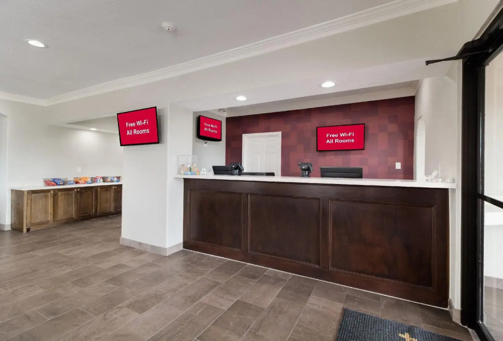 Red Roof Inn PLUS + Galveston - Beachfront