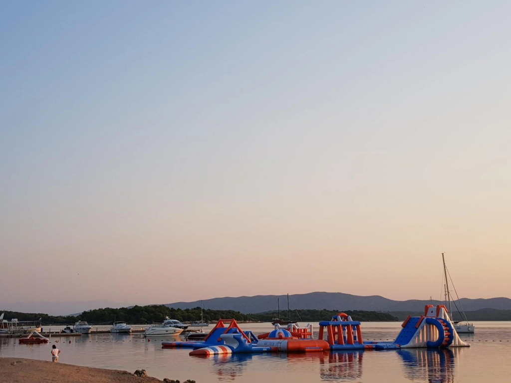 Beach apartment KATE with sea view, balcony and parking, MURTER, DALMATIA