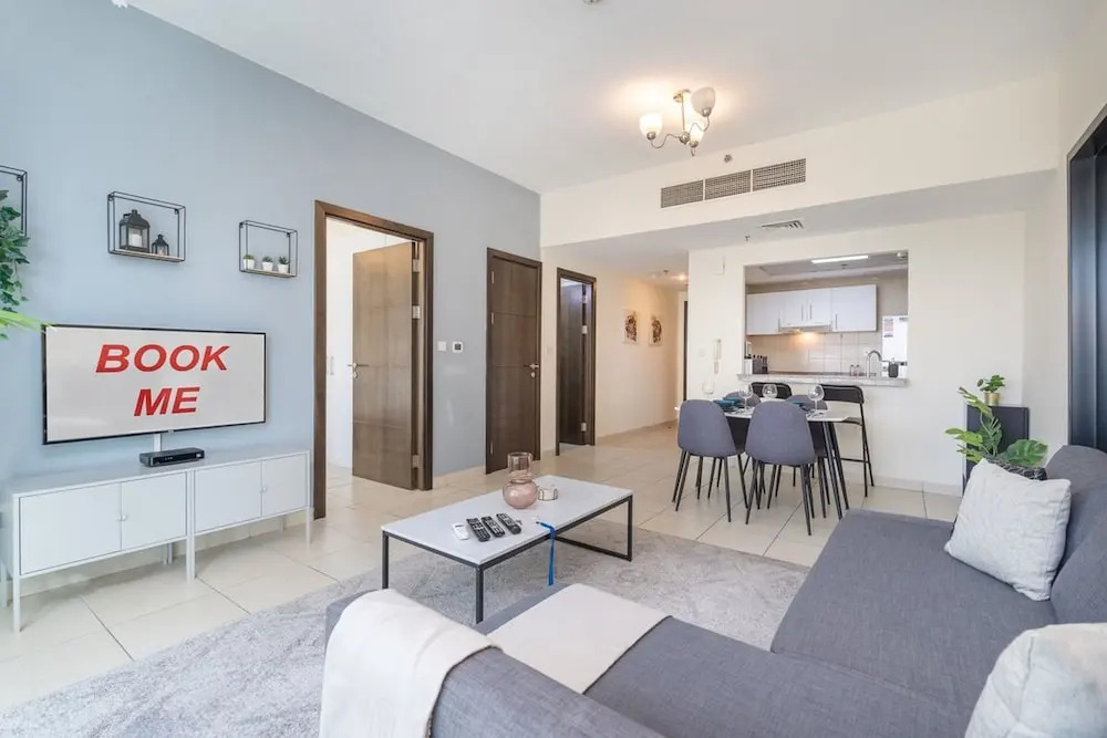 Refined 1BR Retreat in The Point Tower - Marina