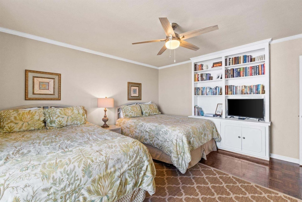 Shoreline Towers 1115 2 Bedroom Condo