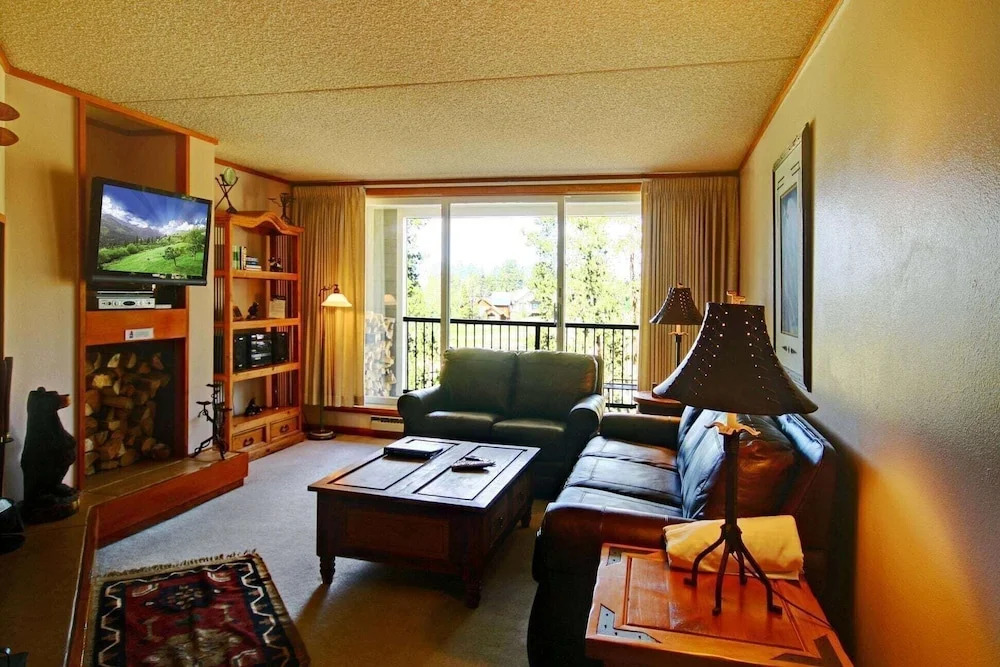 Pines 2136